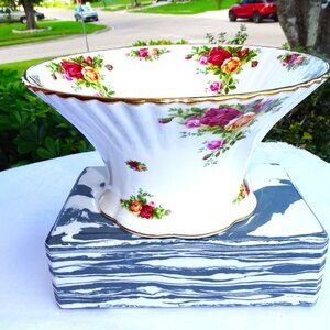 Royal Albert Old Country Rose Fluted Bowl 9 5/8" x 5" 1962 Discontinued